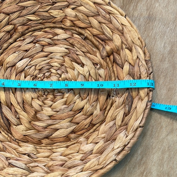 EUC Natural woven round plate chargers set of six - Picture 9 of 10